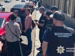 В Одессе задержали мошенника, который требовал $15 000 за снятие с воинского учета