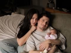 Позитив замилував фото 4-місячної доньки та показав прогулянку з родиною