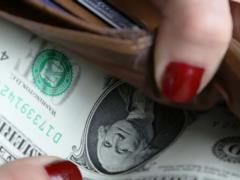 В украинских банках ощутимо переписали курс: сколько теперь стоит доллар