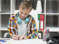 Parents of schoolchildren who study remotely can now work from home - the president signed the law