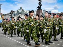 В России провели детский парад с участием 7-летних танкистов, пехотинцев и артиллеристов