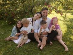 Жена Тимура Мирошниченко рассекретила, как их 6-летняя дочь зарабатывает деньги