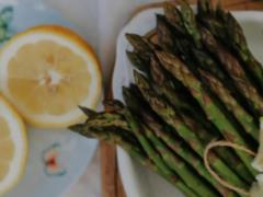 Как вкусно приготовить полезную и вкусную зеленую спаржу: готовится изысканное блюдо 10 минут