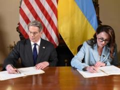 Стало известно, как украинцы оценивают соглашение о полезных ископаемых