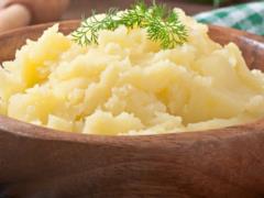 Перестаньте варить картофель в воде! Кулинарка раскрыла секрет идеального пюре