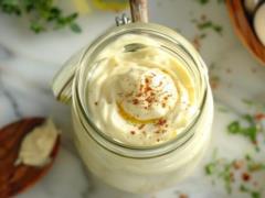 Безопасный и вкусный домашний майонез без сырых яиц: самый простой рецепт популярного соуса