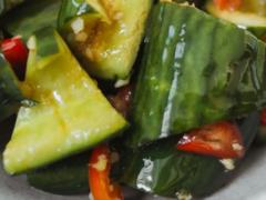 Лучшая закуска к шашлыку из огурцов, с чили и чесноком: понравится всем