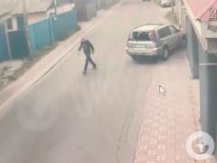 Мужчина расстрелял военного и женщину: появились кадры убийства на Софийской Борщаговке в Киеве. Эксклюзивное видео