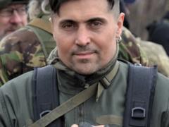 Священник обнял и сделал исключение: актер-воин, потерявший на войне многих побратимов, рассказал о трогательном моменте в церкв