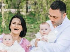 Звезда  МастерШеф  Лиза Глинская покрестила дочерей-двойняшек и показала фото с таинства