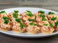 Вкусные тарталетки с сыром и яйцом на скорую руку: идеальная закуска к праздничному столу