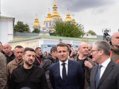 Макрон назвал количество военных, которых могут развернуть в Украине