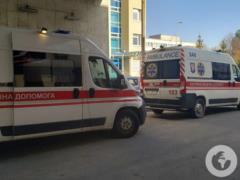 В Киеве женщина выпала из окна многоэтажки и разбилась. Подробности трагедии
