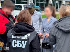 В Сумах задержали сотрудницу вуза за вымогательство взятки