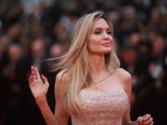 Джоли почтила Викторию Амелину во время церемонии Trophee Chopard
