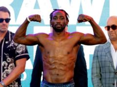 Paciao gives advice to Crawford before fighting with Alvarez