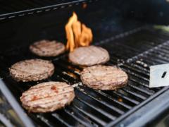 Почему стоит давать мясу отдохнуть: секрет самых вкусных стейков и бургеров
