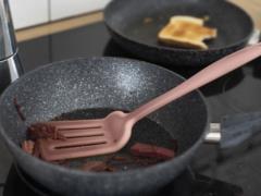Как отчистить до блеска чугунные сковородки: действенный бабушкин способ