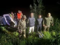 На Днестре поймали двух  пловцов  в гидрокостюмах