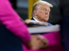 Трамп назвал  слишком большим  подаренный Катаром самолет