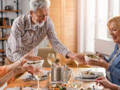Самые полезные и вредные продукты для женщин 50+: что добавить, а от чего отказаться