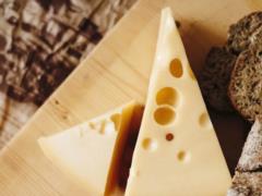 Сыр будет значительно дольше свежим и без плесени: возле какого продукта положить