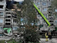 Российский дрон попал в многоэтажку в Белозерском: пострадали мать и сын