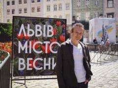 Svyatoslav Vakarchuk, calling Zustychchu with a mammia at Lviv, who was fascinated by a bend of a whist of a center