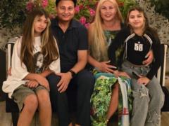Камалія з ексчоловіком і доньками порозважалася в Італії та показала, як їх зустріли друзі