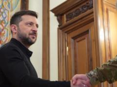  Украина имеет полное право защищать себя : Зеленский наградил бойцов СБУ за операцию  Паутина .