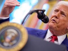 СМИ: Трамп запретил въезд в США жителям 12 стран
