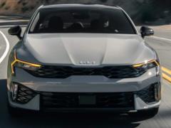 Недорогой седан Kia размером с Camry вызвал ажиотаж на рынке.