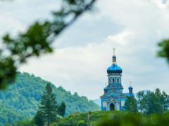 Троица или Зеленые праздники: суть праздника, что несут в церковь и как украшают дом