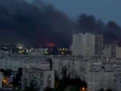 Небо над Киевом затянуло черным дымом
