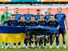 Футболисты сборной Украины вышли на матч в Канаде с изображением Киева после российских обстрелов