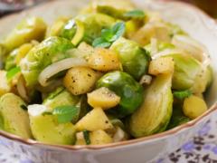 Сливочное рагу из кабачков с крем-сыром и овощами: готовится очень быстро на сковороде