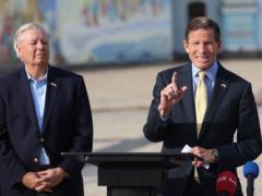 Сенаторы США требуют немедленно усилить санкции против России