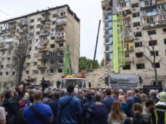 Дипломаты осмотрели место удара РФ в Киеве