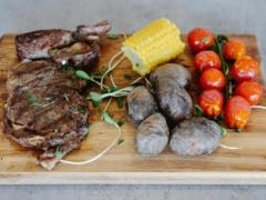 Какие травы добавить во время приготовления стейка: вкус будет непревзойденным