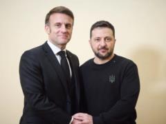  Может, скажем им?  Макрон попал в конфуз из-за TikTok-видео с Зеленским