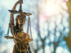 Хищение денег на закупку оборудования для онкобольных: двум подозреваемым избрали меру пресечения
