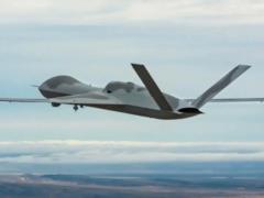 В США автономный дрон MQ-20 смог сбить самолет ракетой во время тестирований