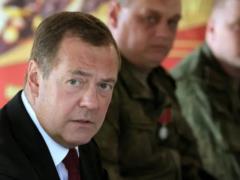 Трамп ответил Медведеву, который писал о передаче Ирану ядерного оружия