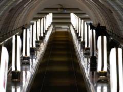 На центральной станции метро Киева закроют эскалатор до конца года