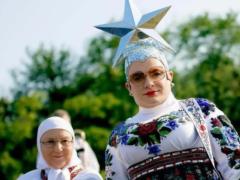  Он стал заложником Верки Сердючки . Украинский поэт рассказал интересные факты об Андрее Данилко, который платил ему бешеные де