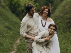 Tsibulskaya publicly turned to her husband and showed family photos