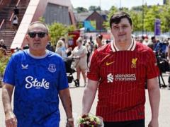 Everton s fan of Liverpool s memory