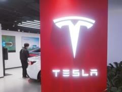 Tesla построила полностью автономную зарядную станцию для электромобилей