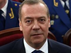 Ему действительно пора учить русский: Медведев пригрозил генсеку НАТО  сибирским лагерем 