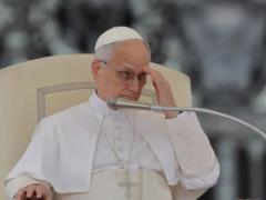 Swiming is not a sin: dad Leo returns the summer papal holidays